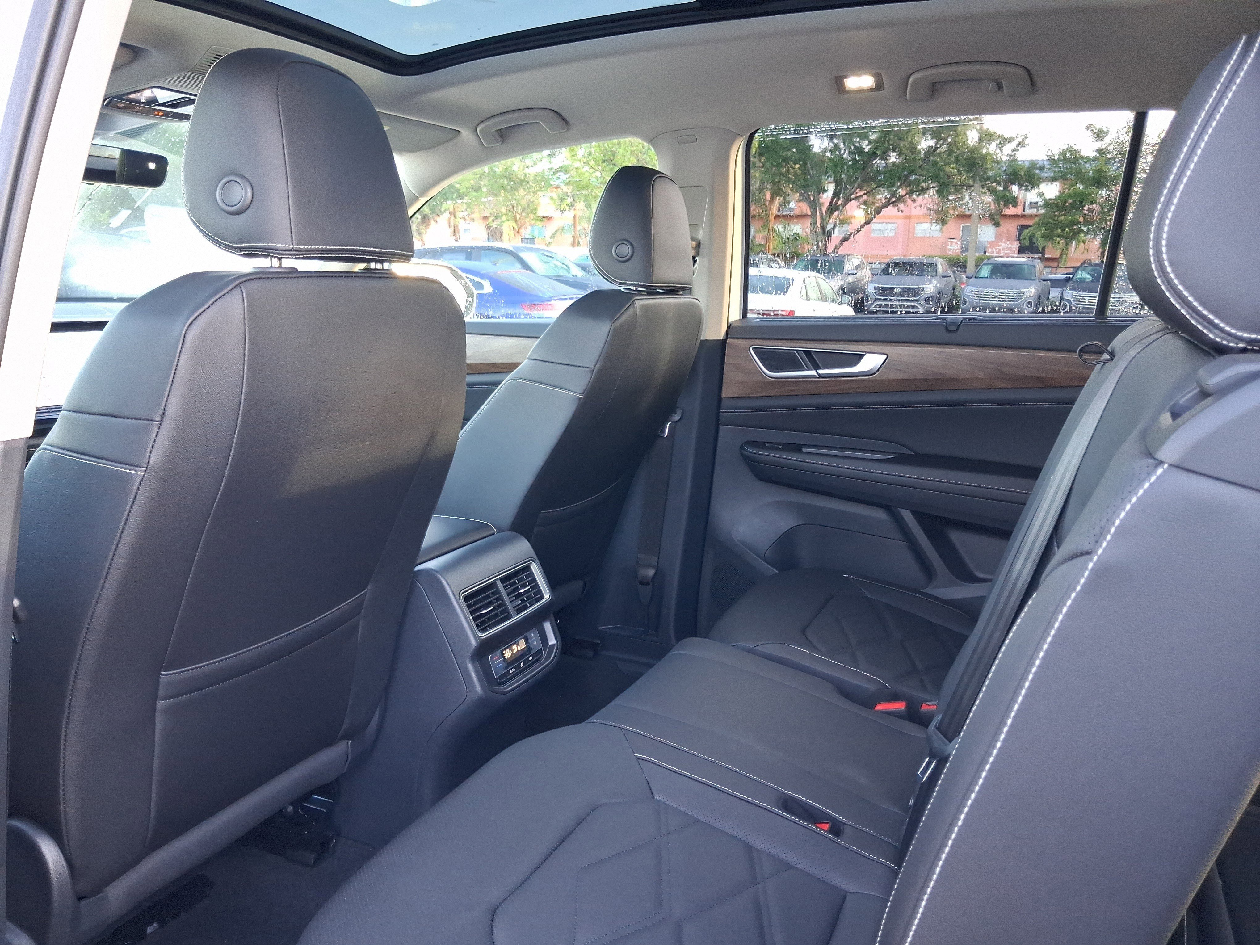 New 2026 White Volkswagen 2.0T SE w/Technology image 5