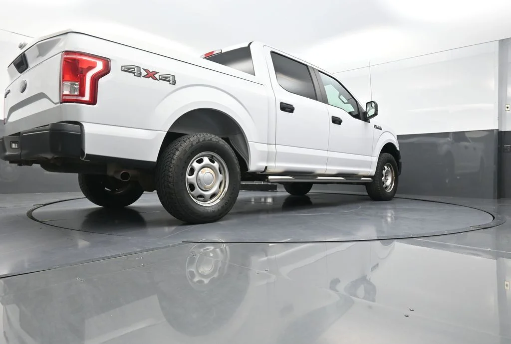 Used 2017 White Ford XL image 28