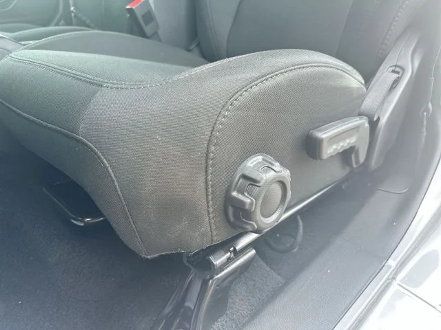 Used 2019 Silver Jeep Unlimited Sahara image 14