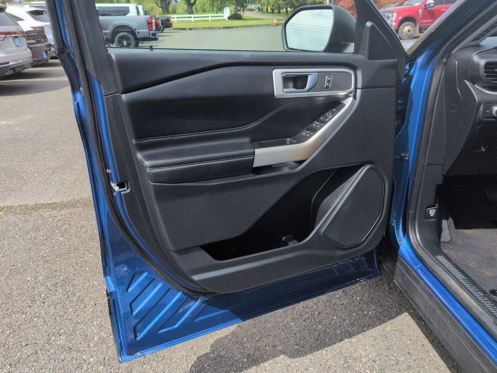 Used 2021 Blue Metallic Ford XLT image 9