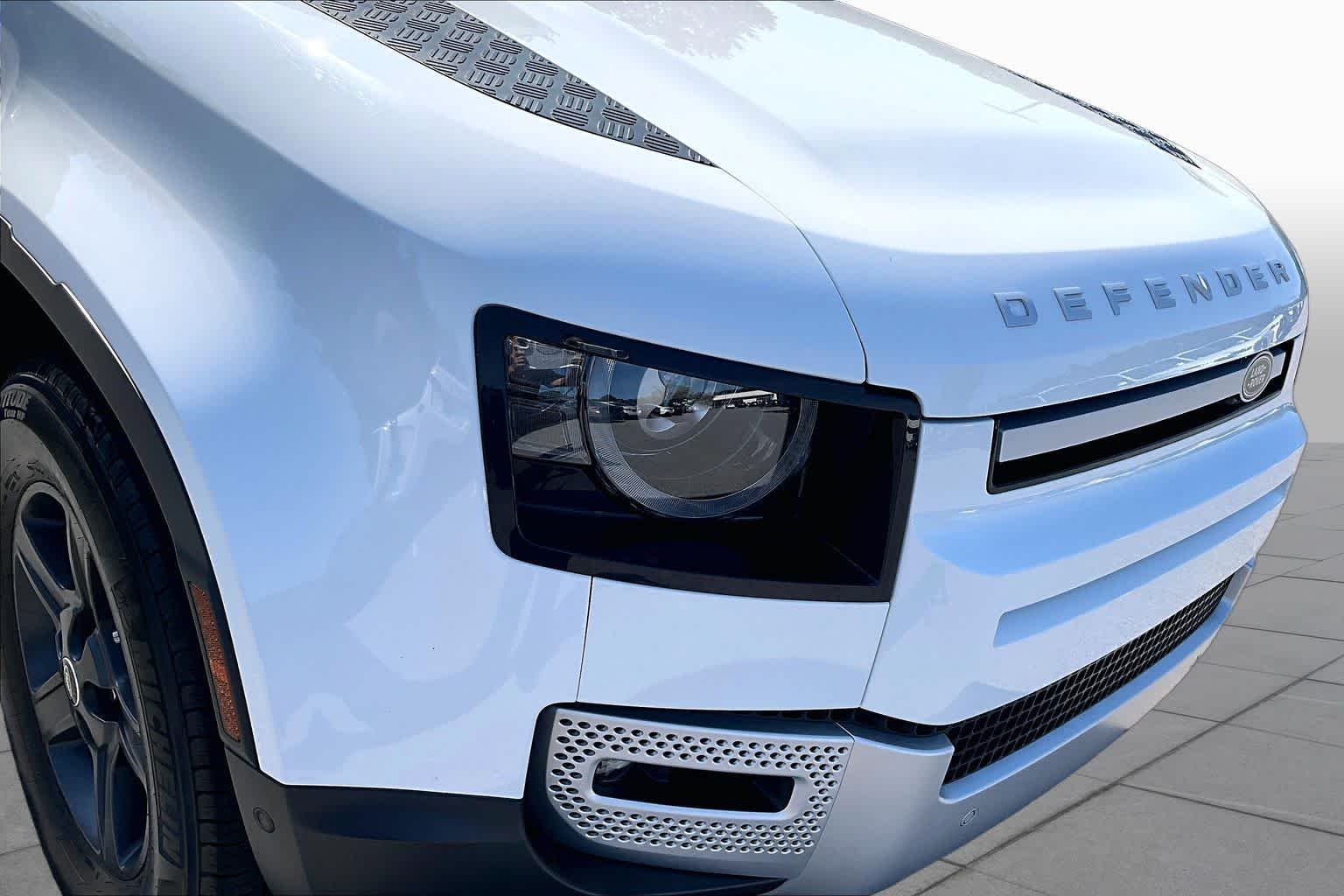 Used 2023 Fuji White Land Rover S image 28