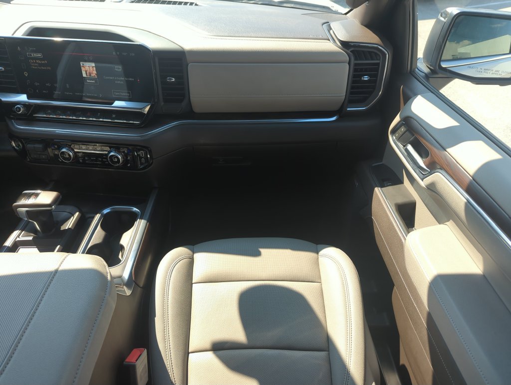 Used 2025 White GMC SLT image 15