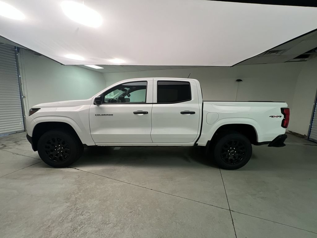New 2026 Summit White Chevrolet WT image 5