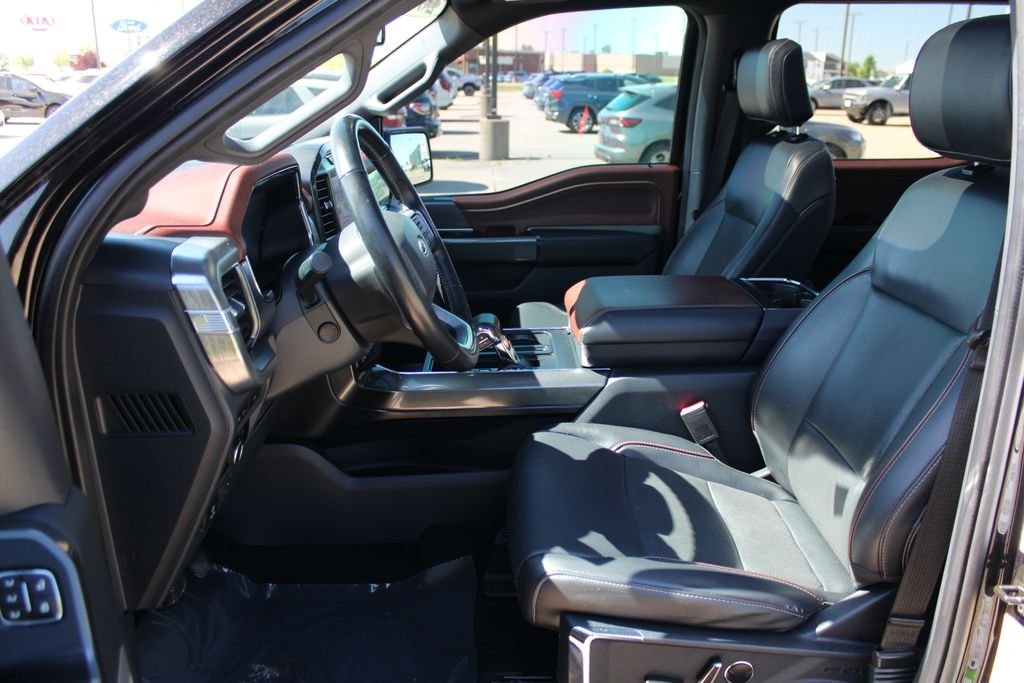 Used 2023  Ford Lariat image 6