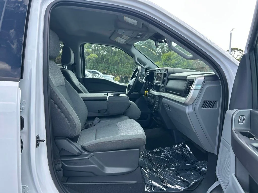 Used 2025 Oxford White Ford XLT image 37