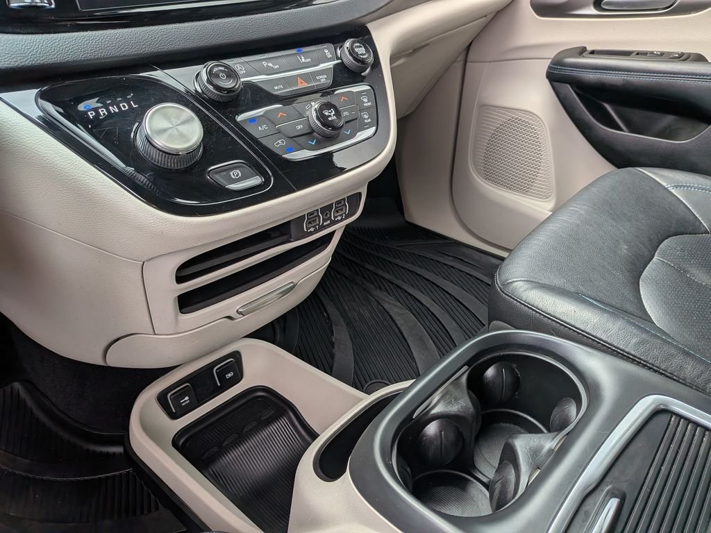 Used 2021 Silver Chrysler Touring L image 30