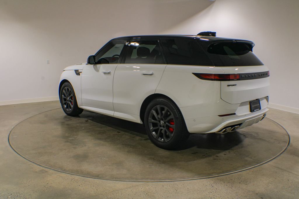 Used 2025 Fuji White Land Rover Dynamic SE image 4