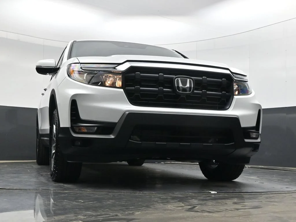Certified Used 2026 Platinum White Pearl Honda RTL image 37