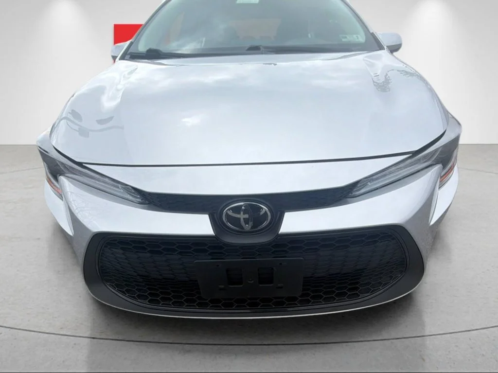 Used 2021 Silver Toyota LE image 8