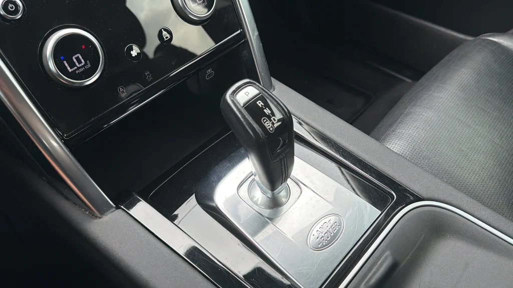 Used 2021  Land Rover S image 21