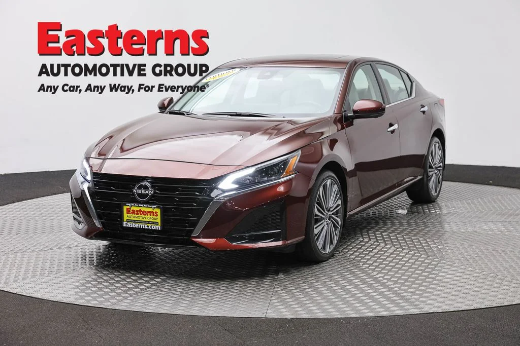 Used 2024 Red Nissan 2.5 SL image 1