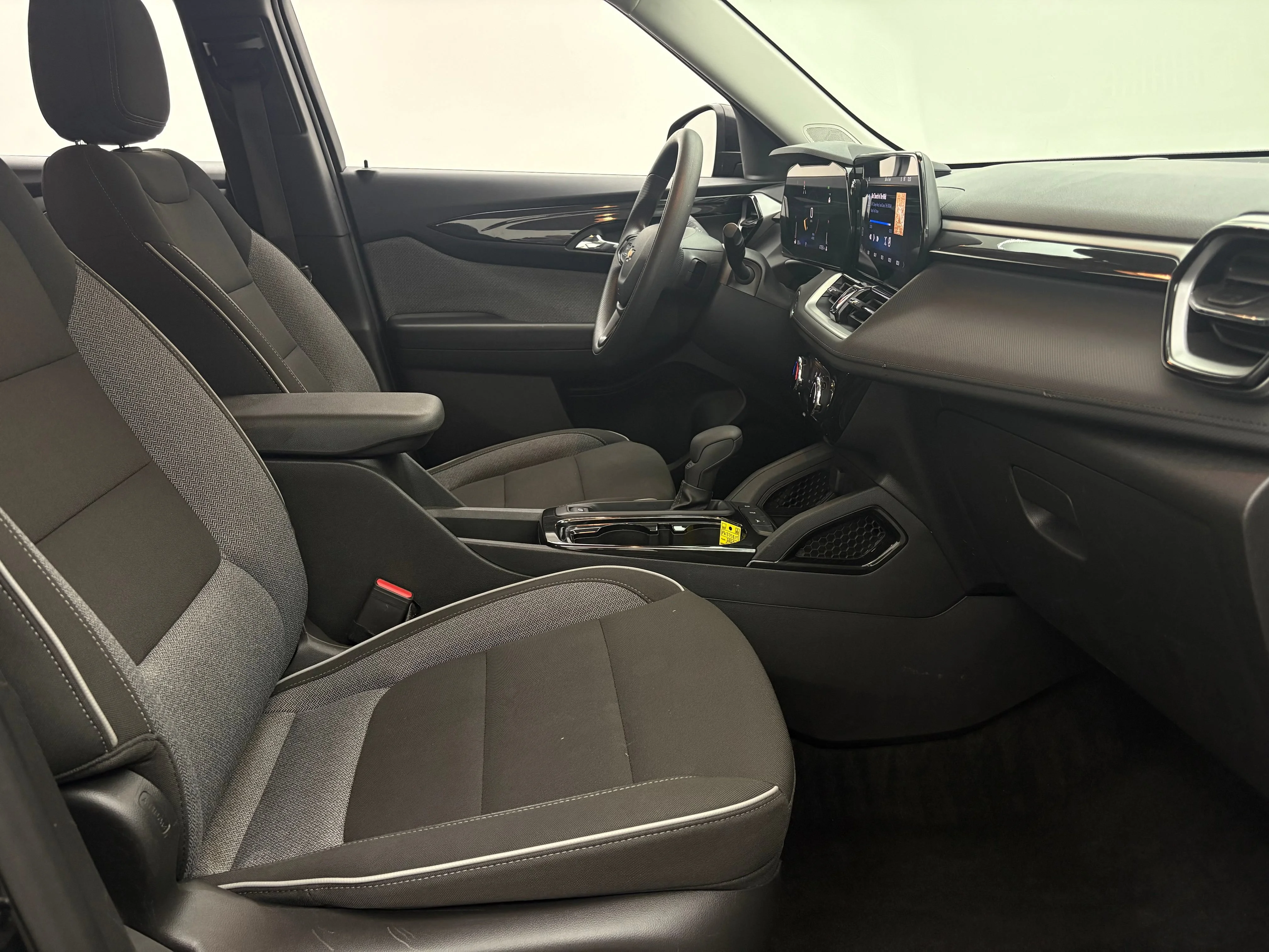 Used 2025 Mosaic Black Metallic Chevrolet LT image 29