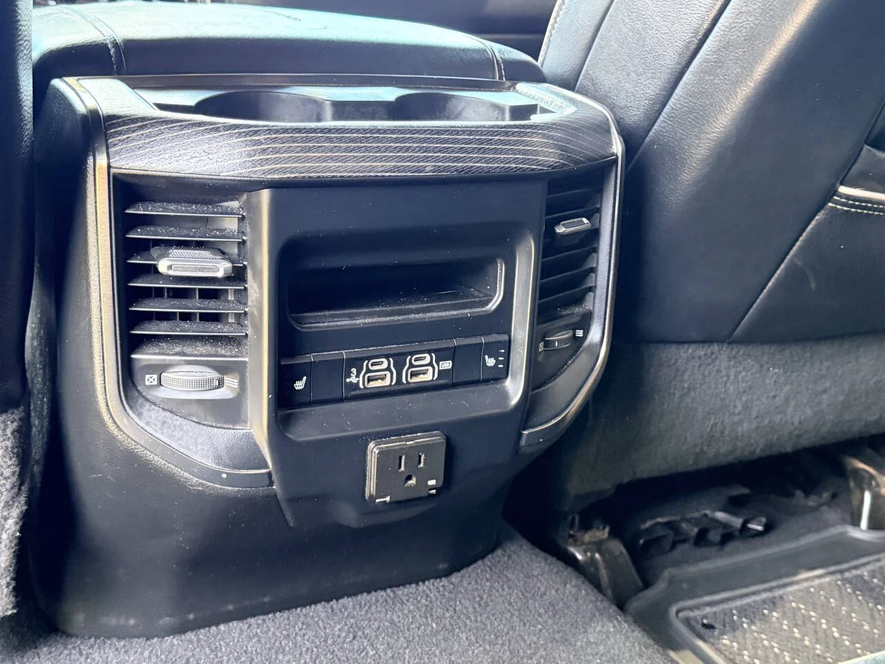 Used 2019 White RAM Limited 4x4 4dr Crew Cab 6.3 ft. SB Pickup image 34