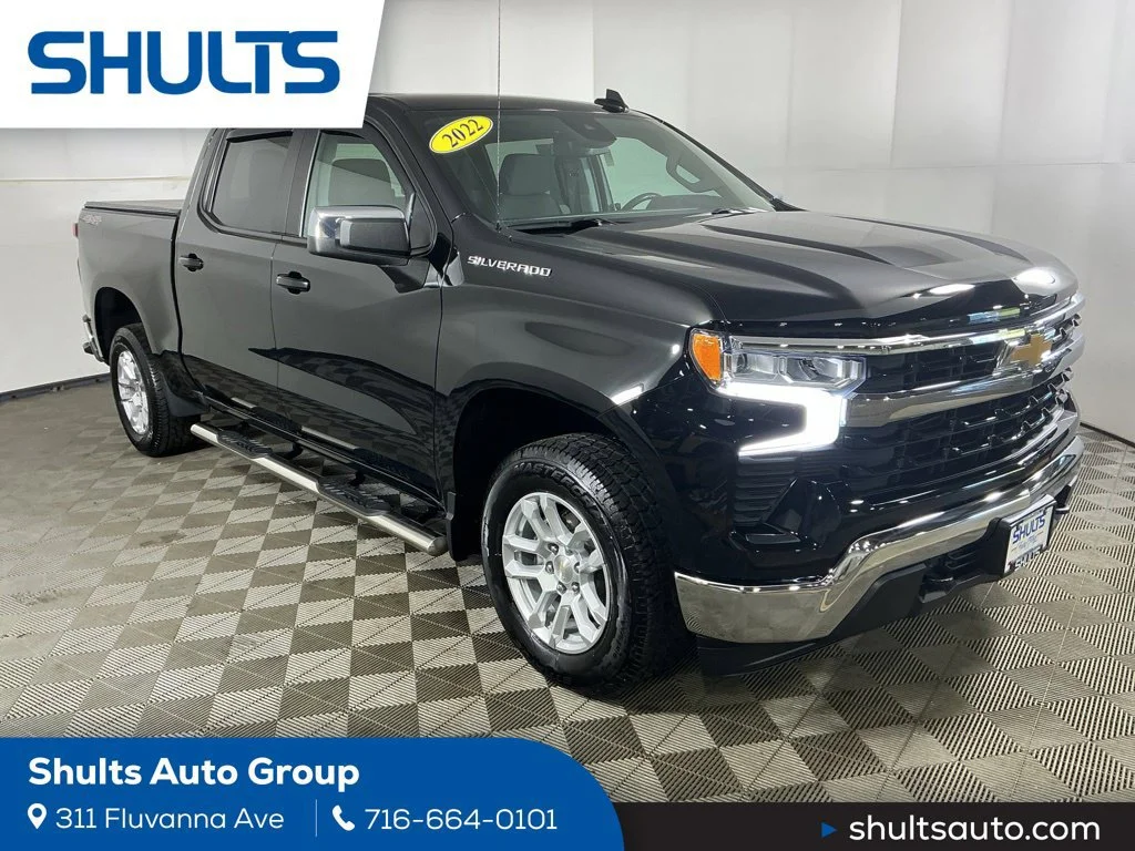 Used 2022 BLACK Chevrolet LT image 1