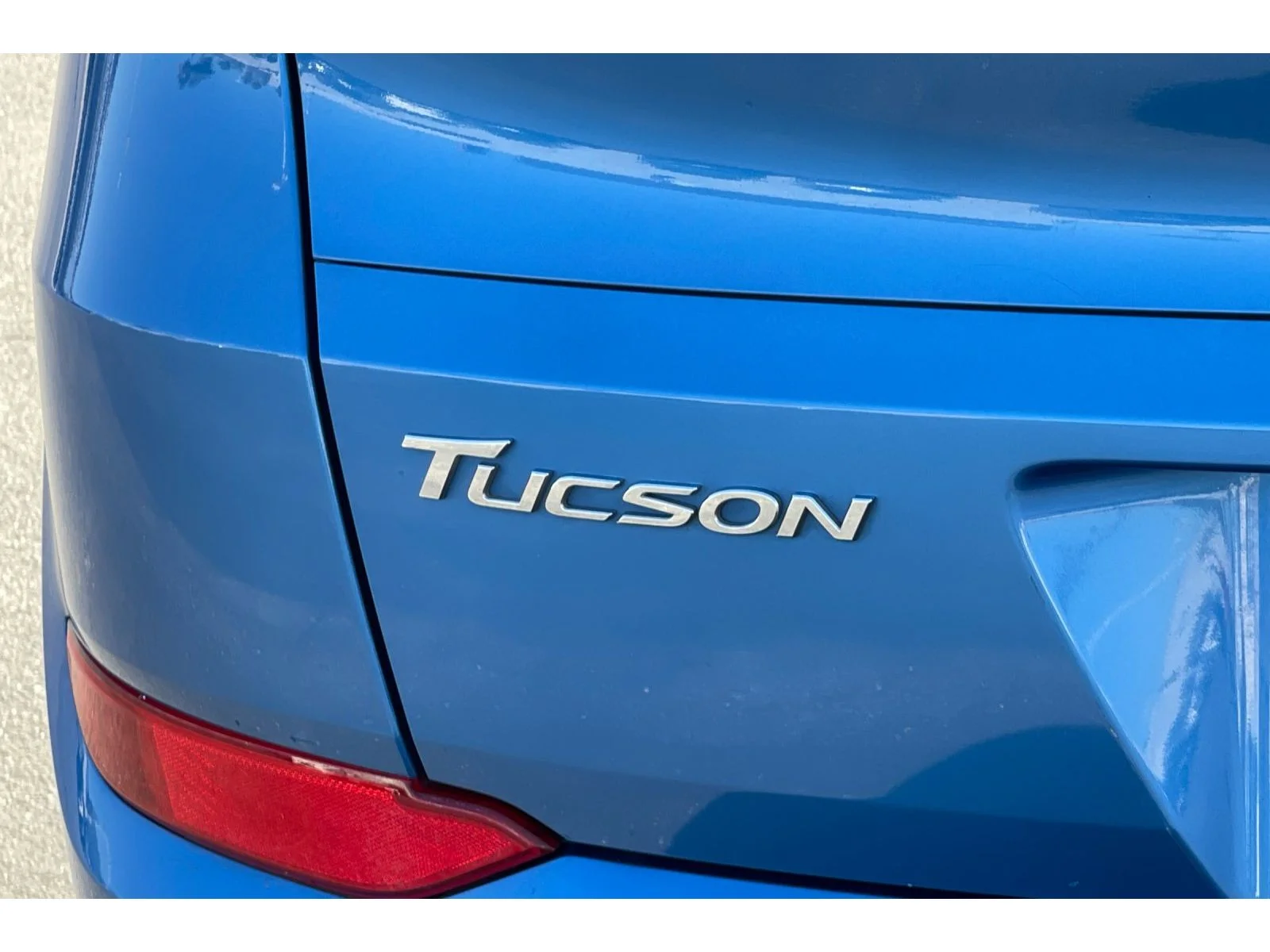Used 2016 Caribbean Blue Hyundai SE image 18