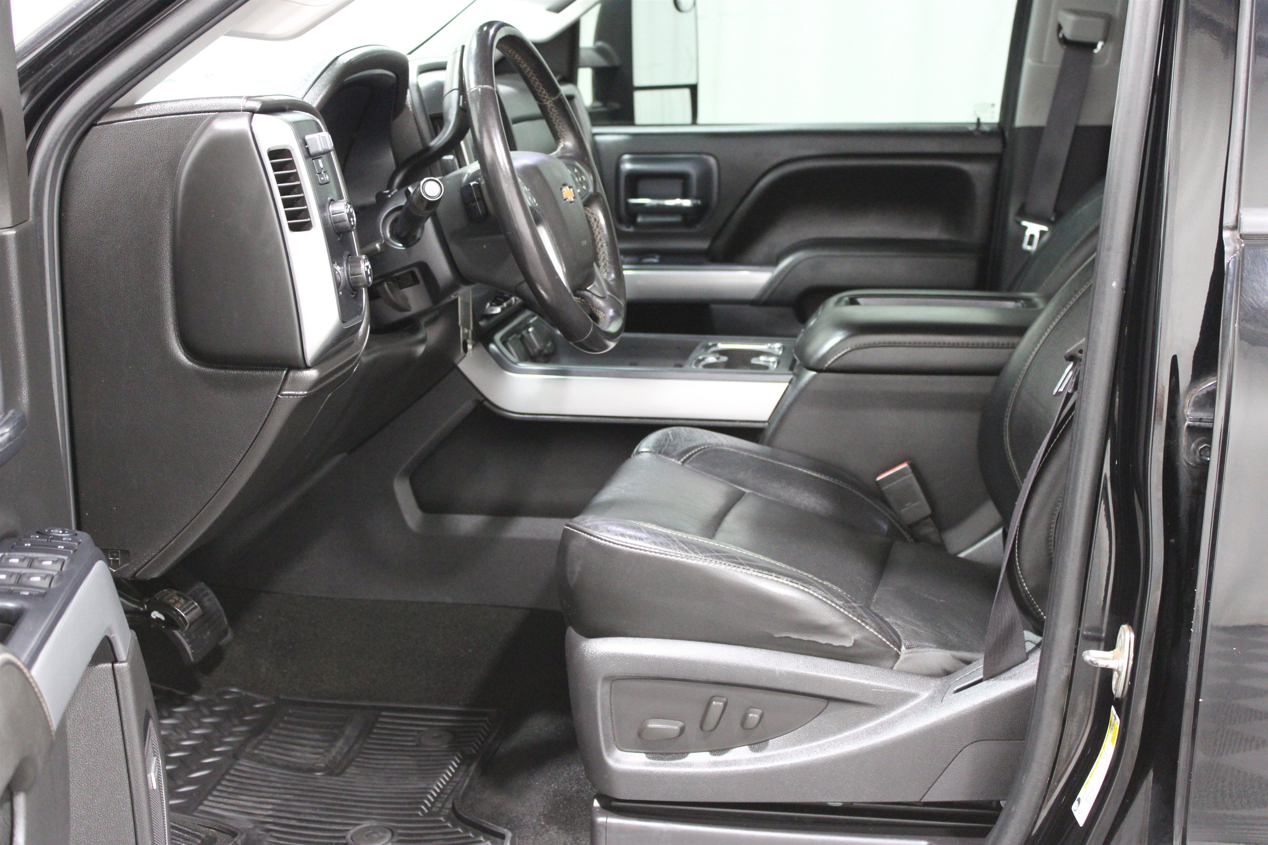 Used 2015 Black Chevrolet LTZ image 3