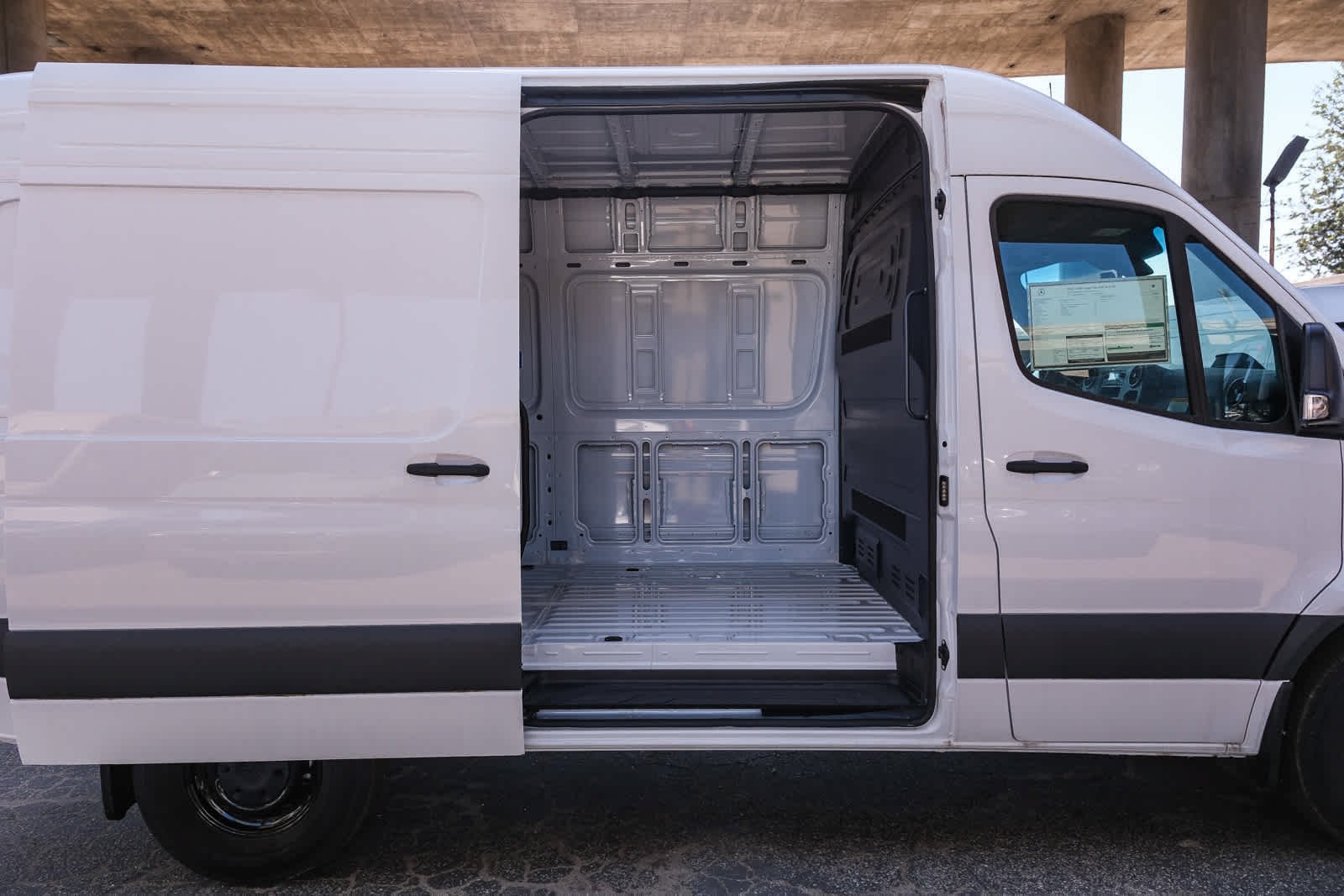 New 2025 Arctic+White Mercedes-Benz Cargo 144 WB  RWD 2.0L 4-Cylinder image 31