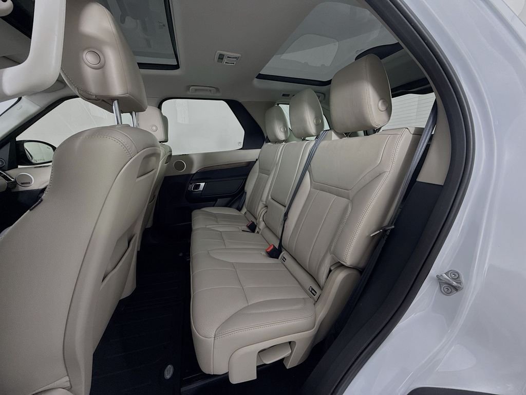 Used 2018 White Land Rover HSE image 26