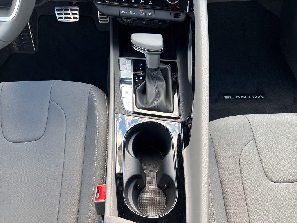 2025 Hyundai Elantra Blue - Photo 16