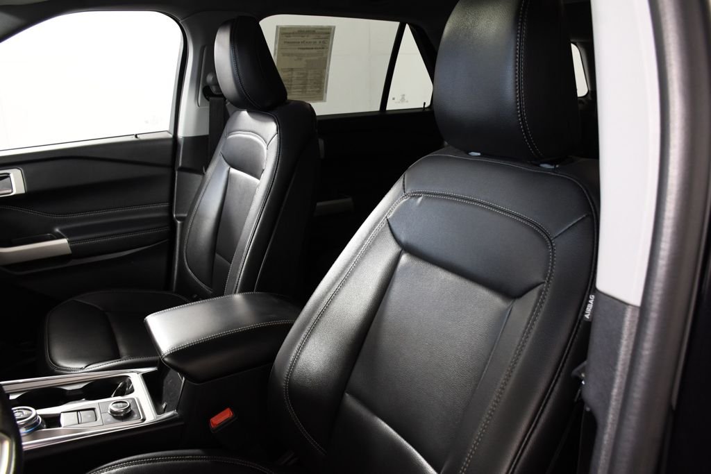 Used 2020 Agate Black Metallic Ford XLT image 17