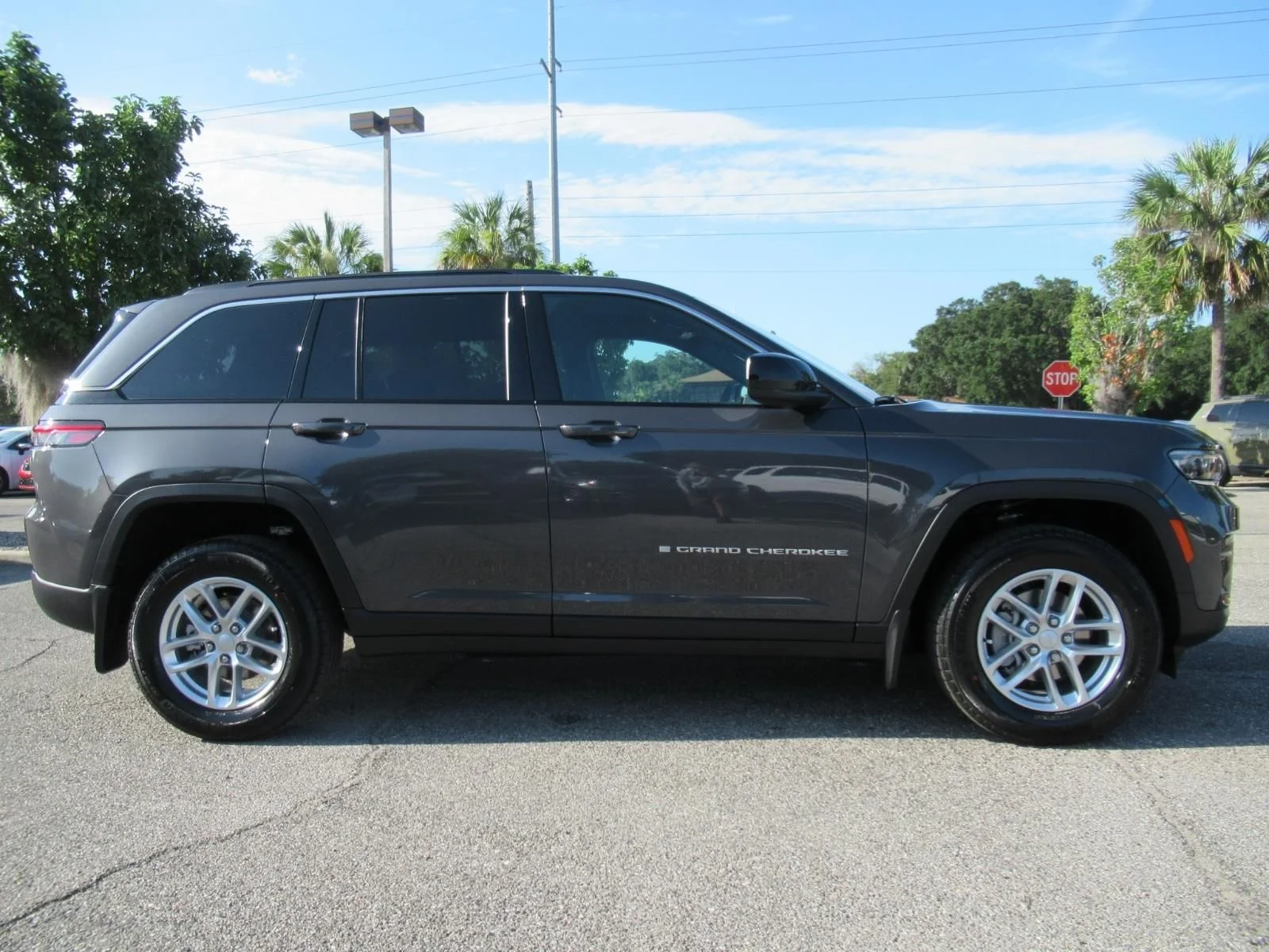 New 2026 Baltic Gray Metallic Clear-Coat Exterior Paint Jeep Laredo X image 2
