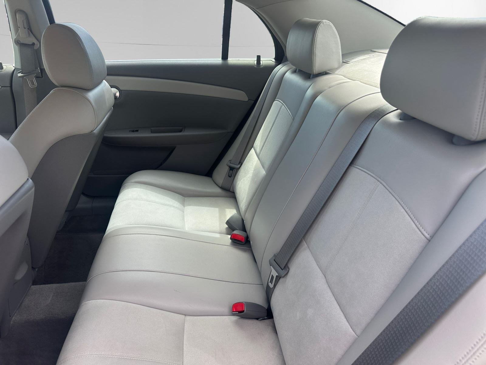 Used 2008 Silverstone Metallic Chevrolet LT w/2LT image 12