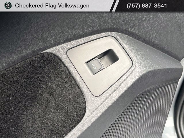 Used 2022 Platinum Gray Metallic Volkswagen 2.0T SE image 17