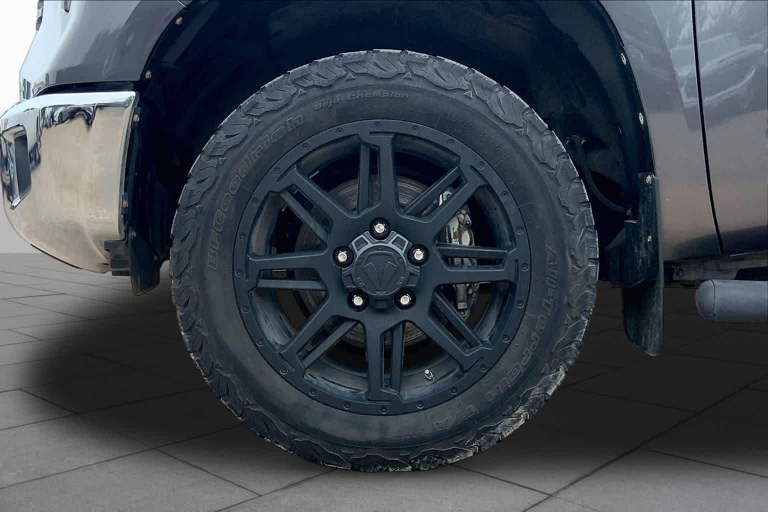 Used 2019 Magnetic Gray Metallic Toyota SR5 image 11
