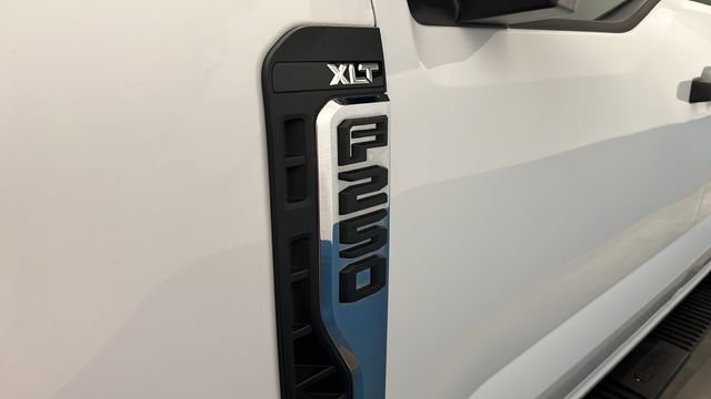 Used 2024 Oxford White Ford XLT image 37