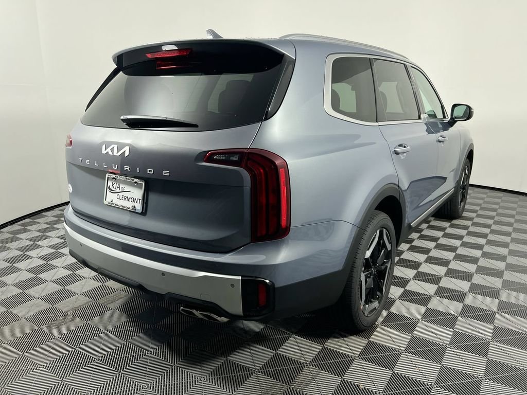 Certified Used 2023 Silver Kia EX image 3
