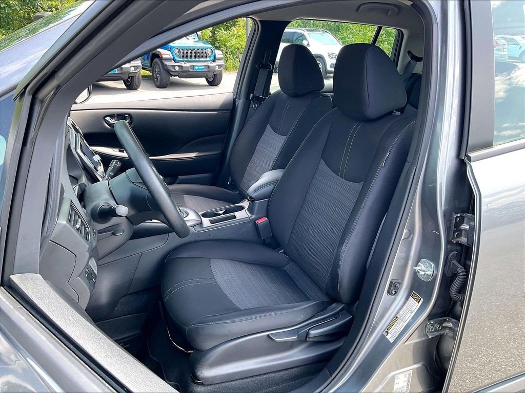 Used 2022 Gun Metallic Nissan S image 9