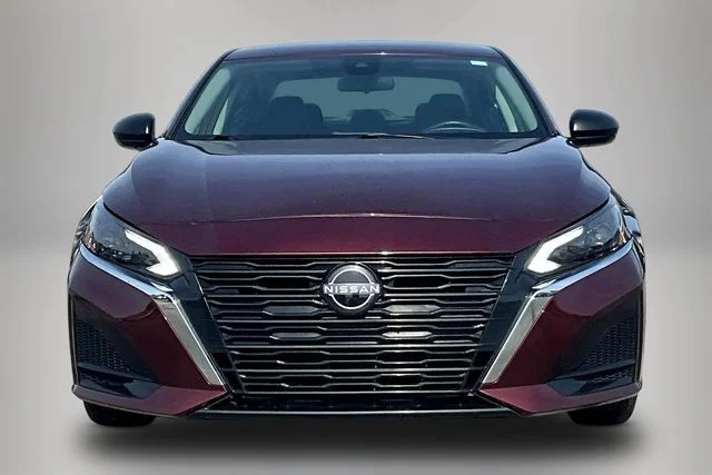 Used 2024 Red Nissan 2.5 SV image 3