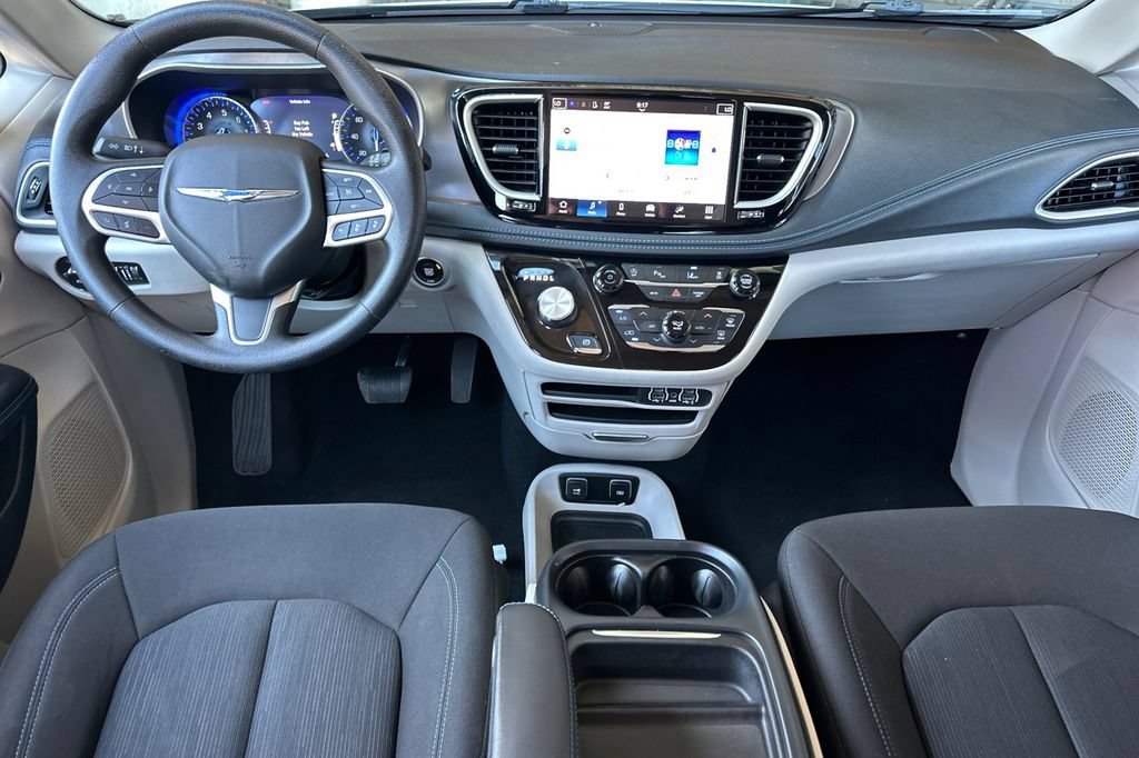 2021 Chrysler Pacifica Touring - Photo 13