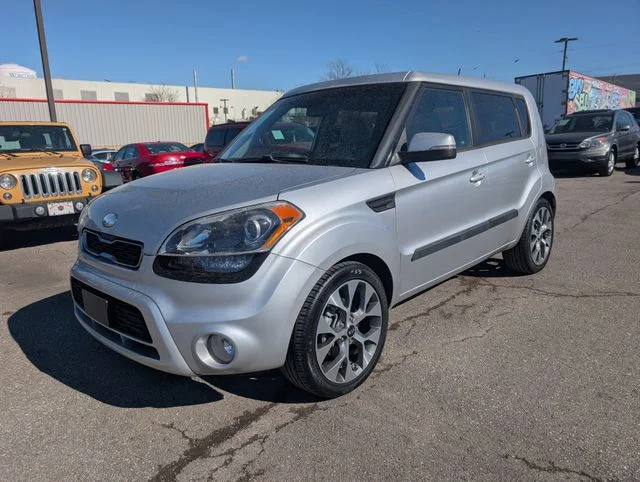 Used 2013 Silver Kia Exclaim image 3