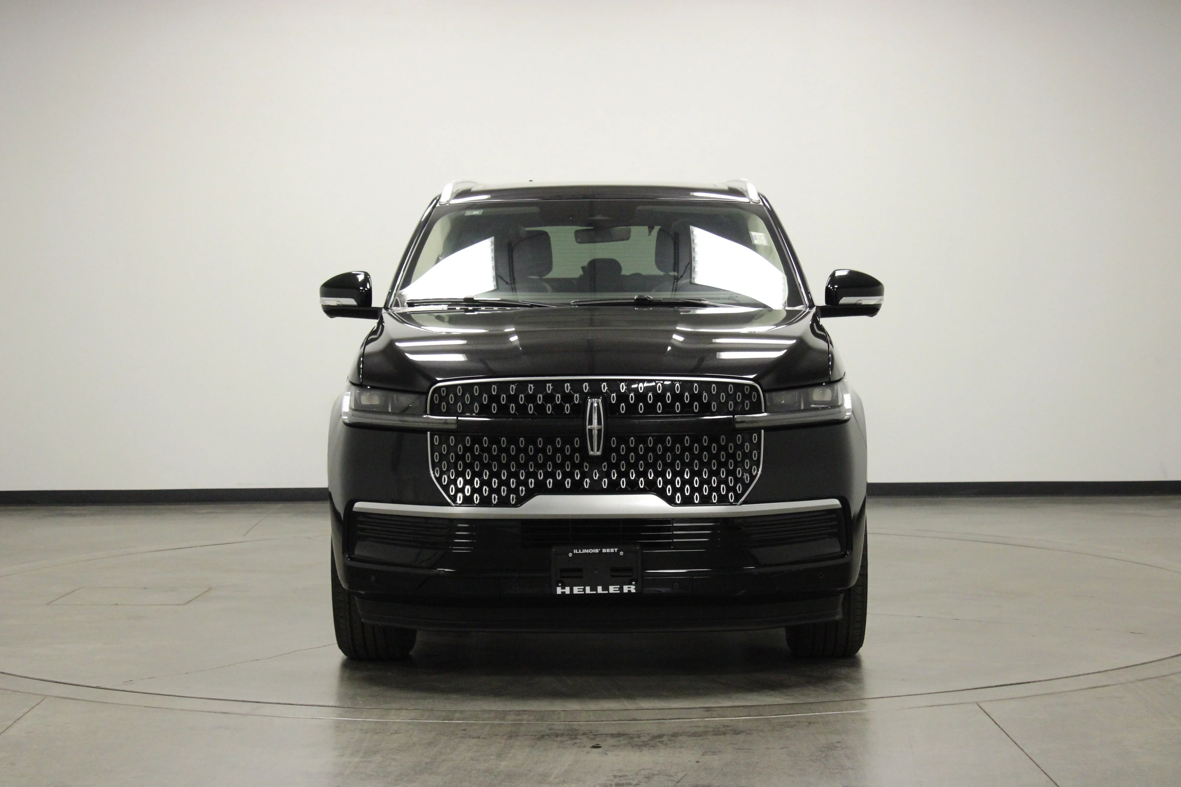 Used 2025 Black Metallic Lincoln Reserve image 3