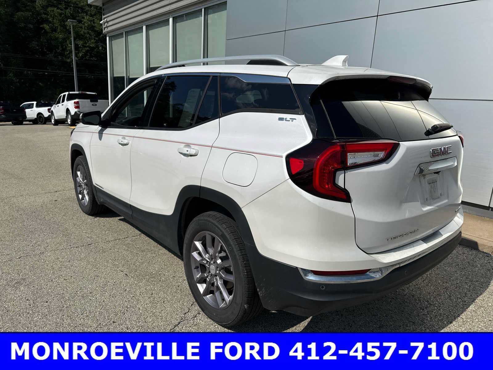 Used 2023 White Frost Tricoat GMC SLT image 14