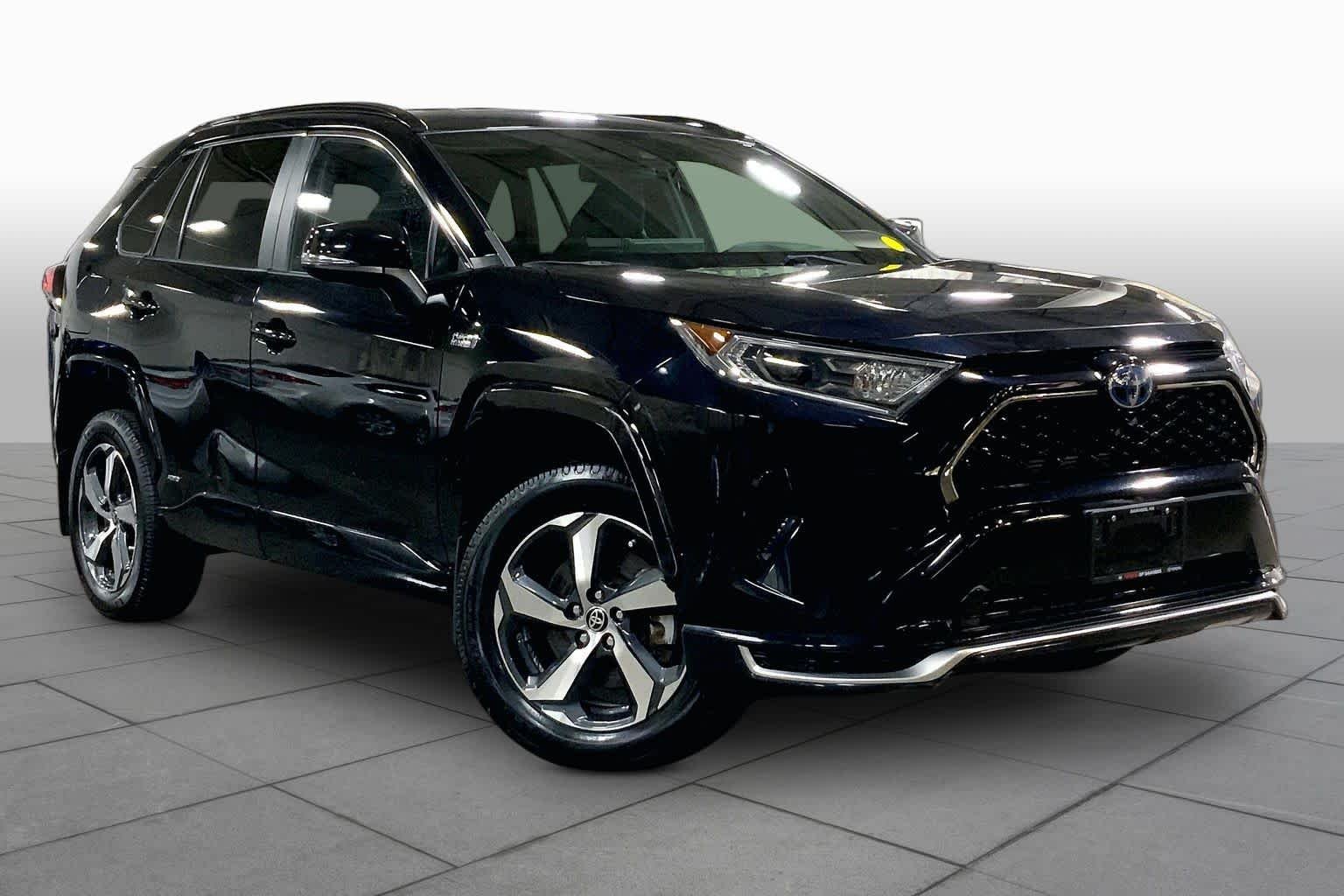 Used 2021 Midnight Black Metallic Toyota SE image 3