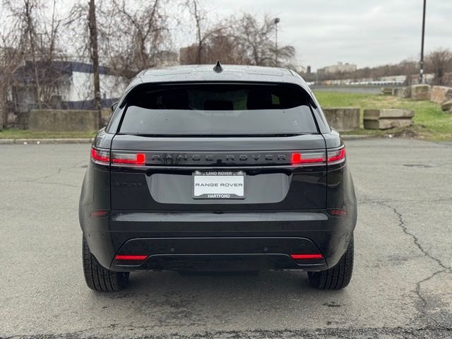 New 2026 Santorini Black Land Rover Dynamic SE image 4