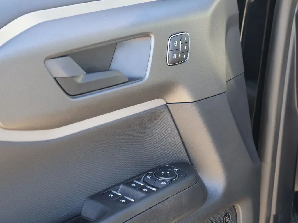 New 2025 Shadow Black Ford Outer Banks® image 21