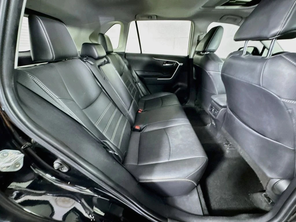 Used 2022 Black Toyota XLE Premium image 34