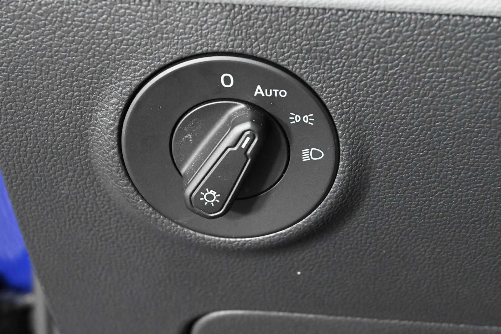 Used 2022 Dusk Blue Metallic Volkswagen S image 18