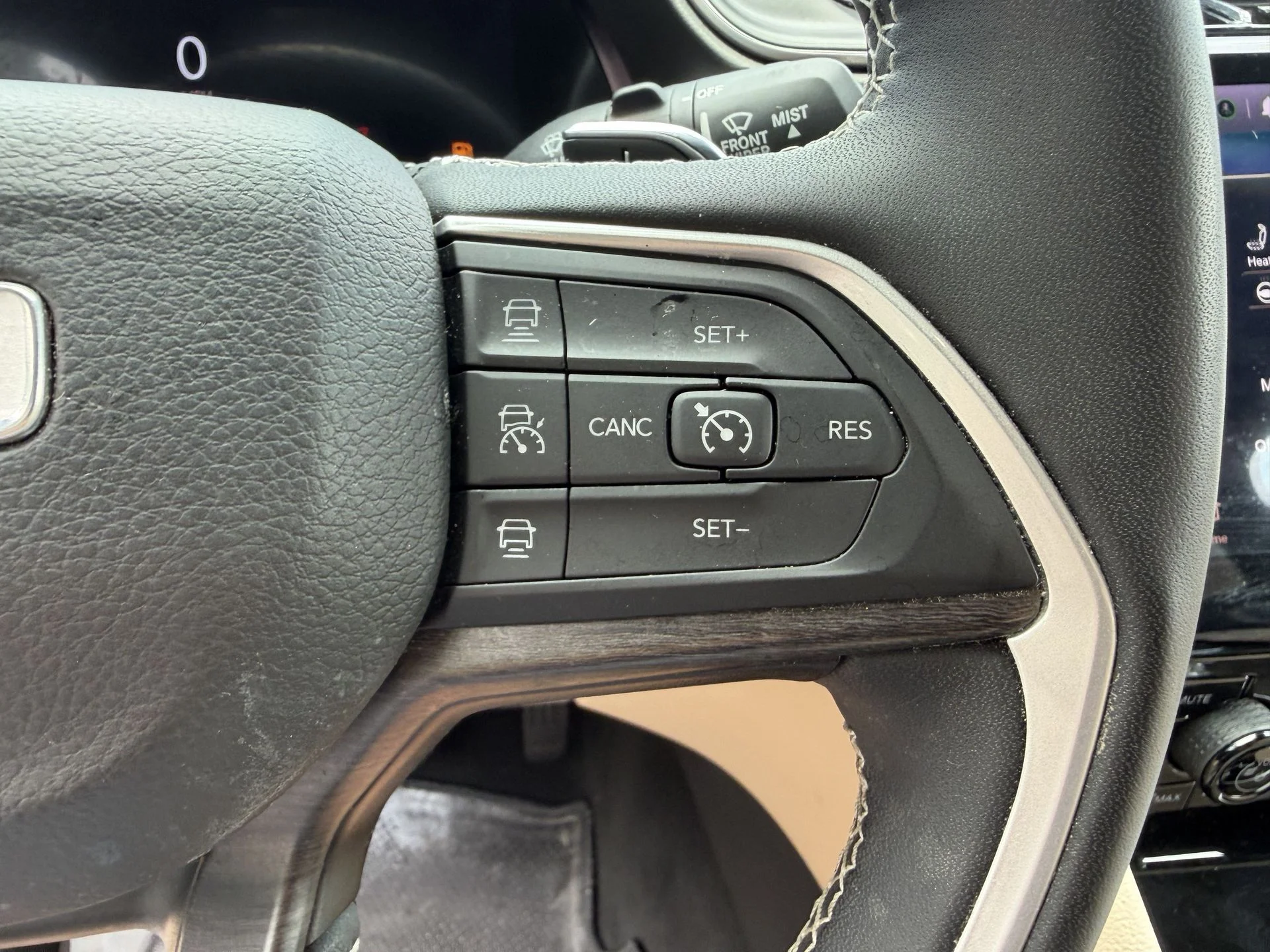 Used 2023 Metallic Jeep Limited image 12