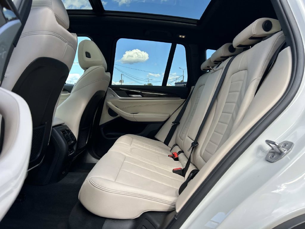Used 2021 White BMW xDrive30i image 18