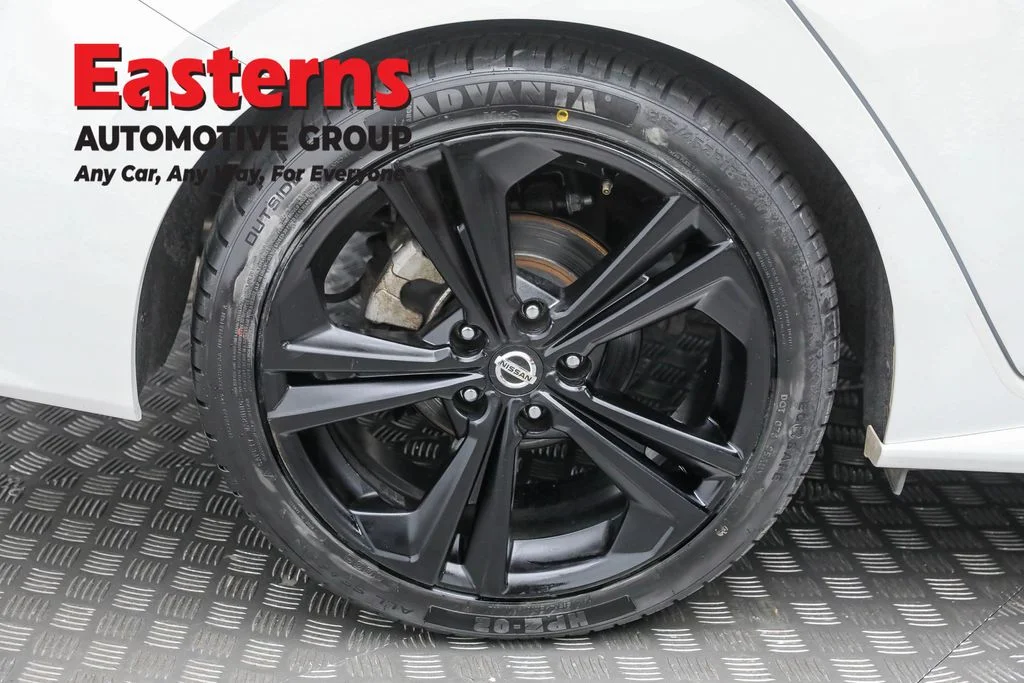 Used 2021 White Nissan SR image 28