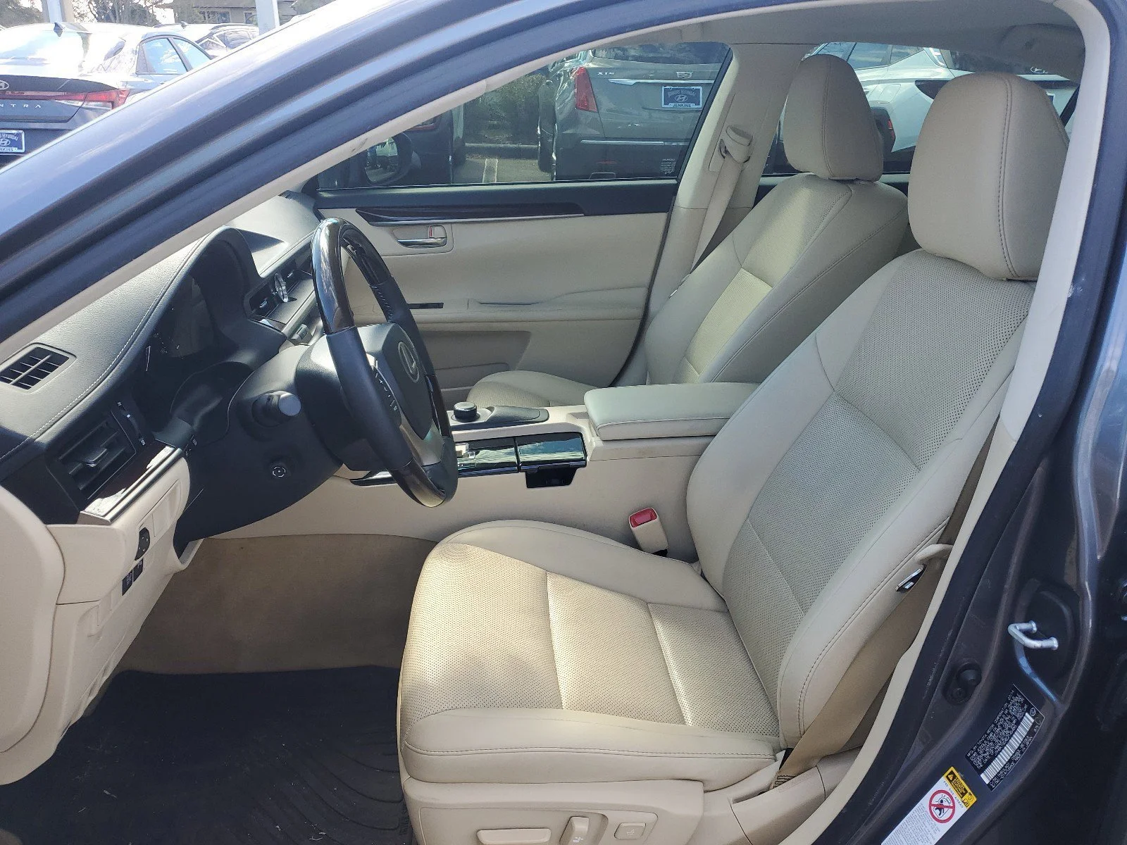 Used 2014  Lexus  image 11