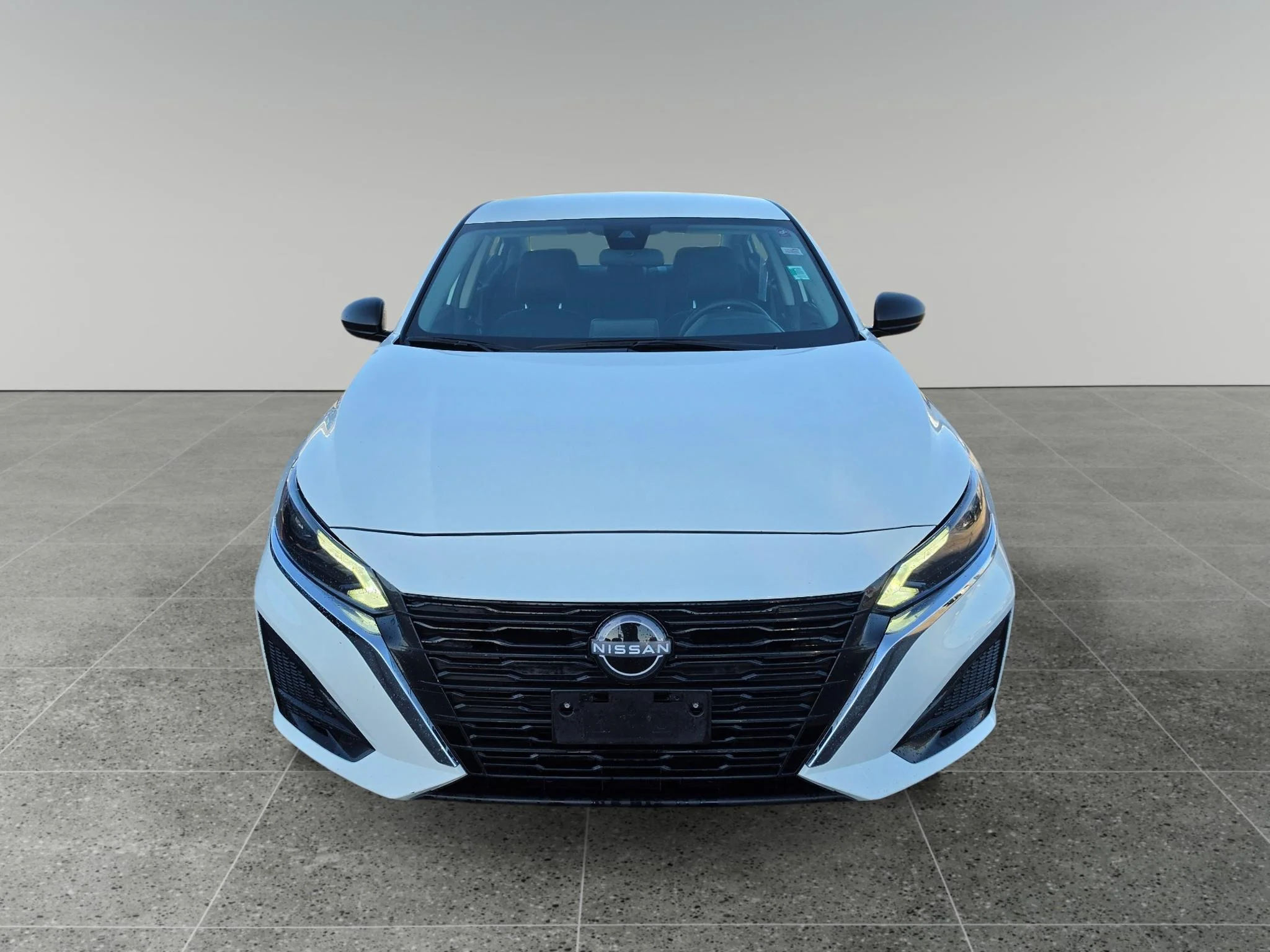 Used 2025 Glacier White Nissan SV image 9
