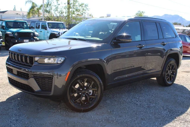 2026 Jeep Grand Cherokee Laredo