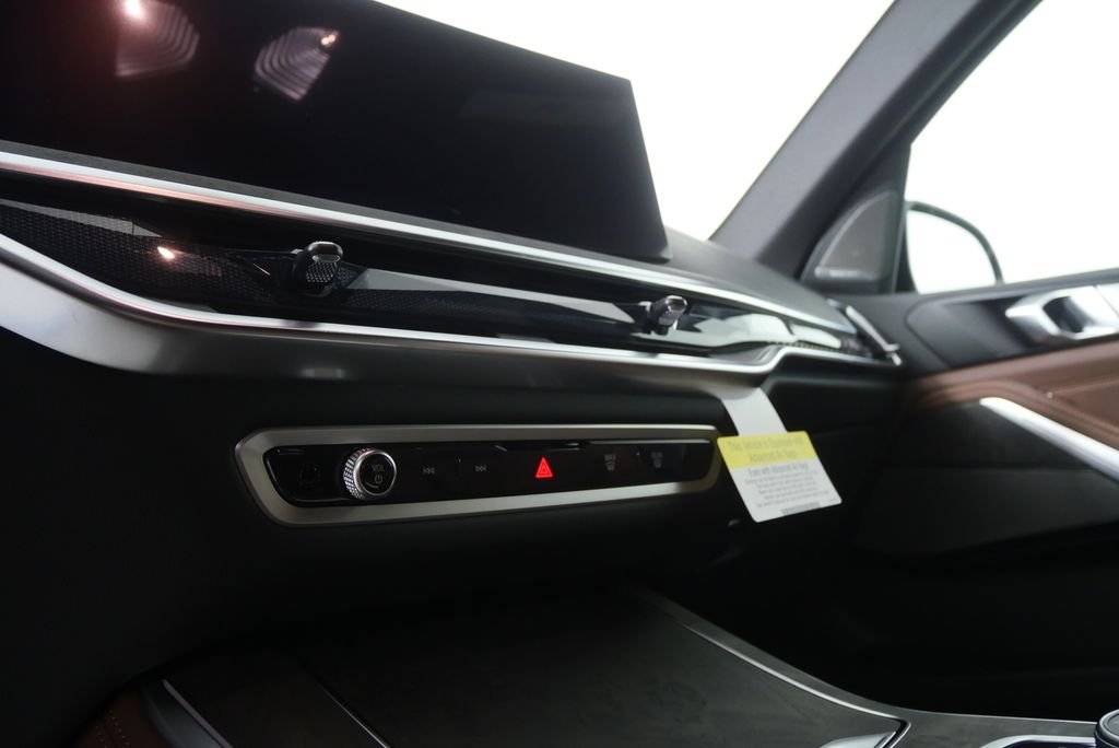 New 2026 Carbon Black Metallic BMW xDrive40i image 20