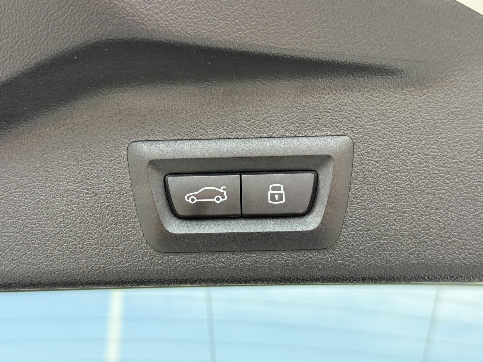 Used 2024 White Metallic BMW sDrive40i image 14