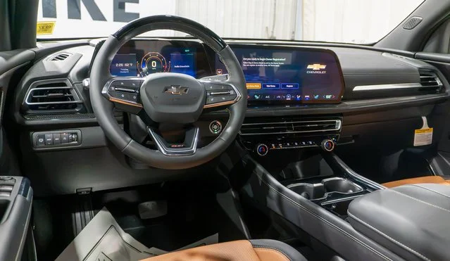 New 2027 Sterling Gray Metallic Chevrolet Z71 image 13